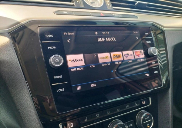 Volkswagen Passat cena 109900 przebieg: 135094, rok produkcji 2019 z Sanok małe 596